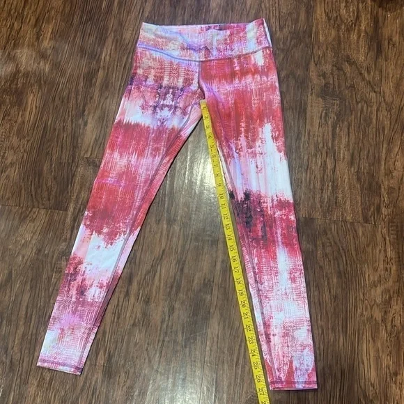 Alo Yoga Airbrush Leggings in Desert Sunset - Picture 9 of 9